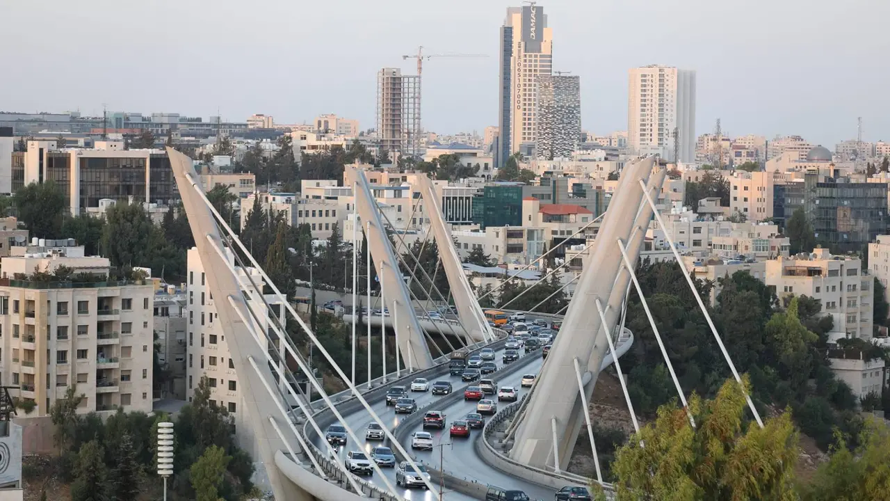 بفارق 10 درجات.. انخفاض ملموس يضرب طقس الأردن غدًا مع فرص لهطول الأمطار